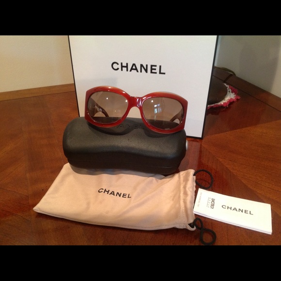 CHANEL Accessories - 💯% Authentic CHANEL SUNGLASSES - Very Chic ❤️